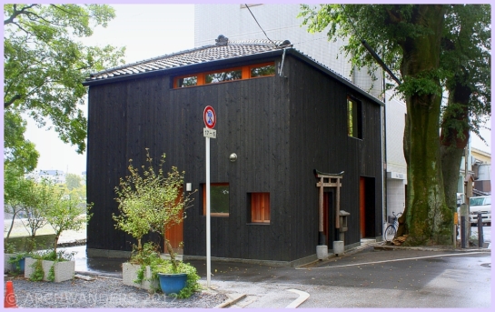 Kyoto Kiya-machi Dori shrine black house1